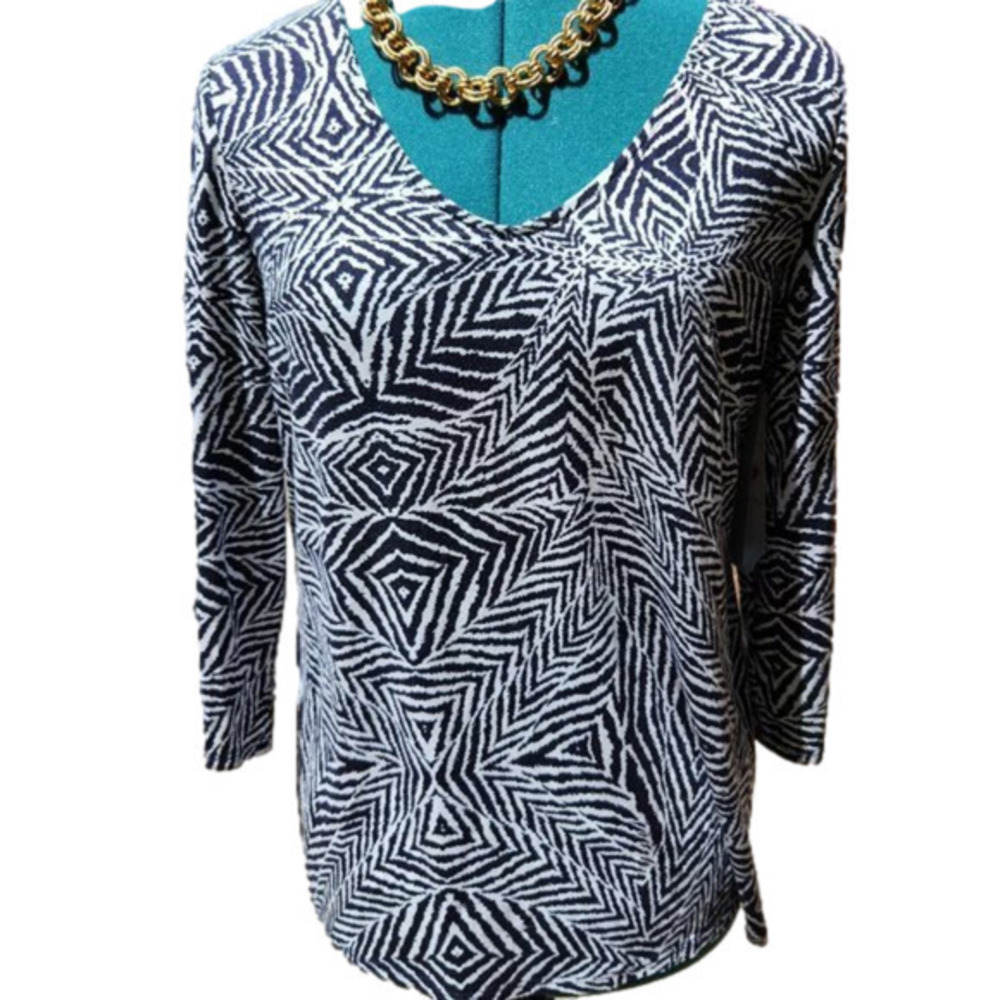 328. Tribal navy and white patterned v-neck 3/4-sleeve tee |S  NWT